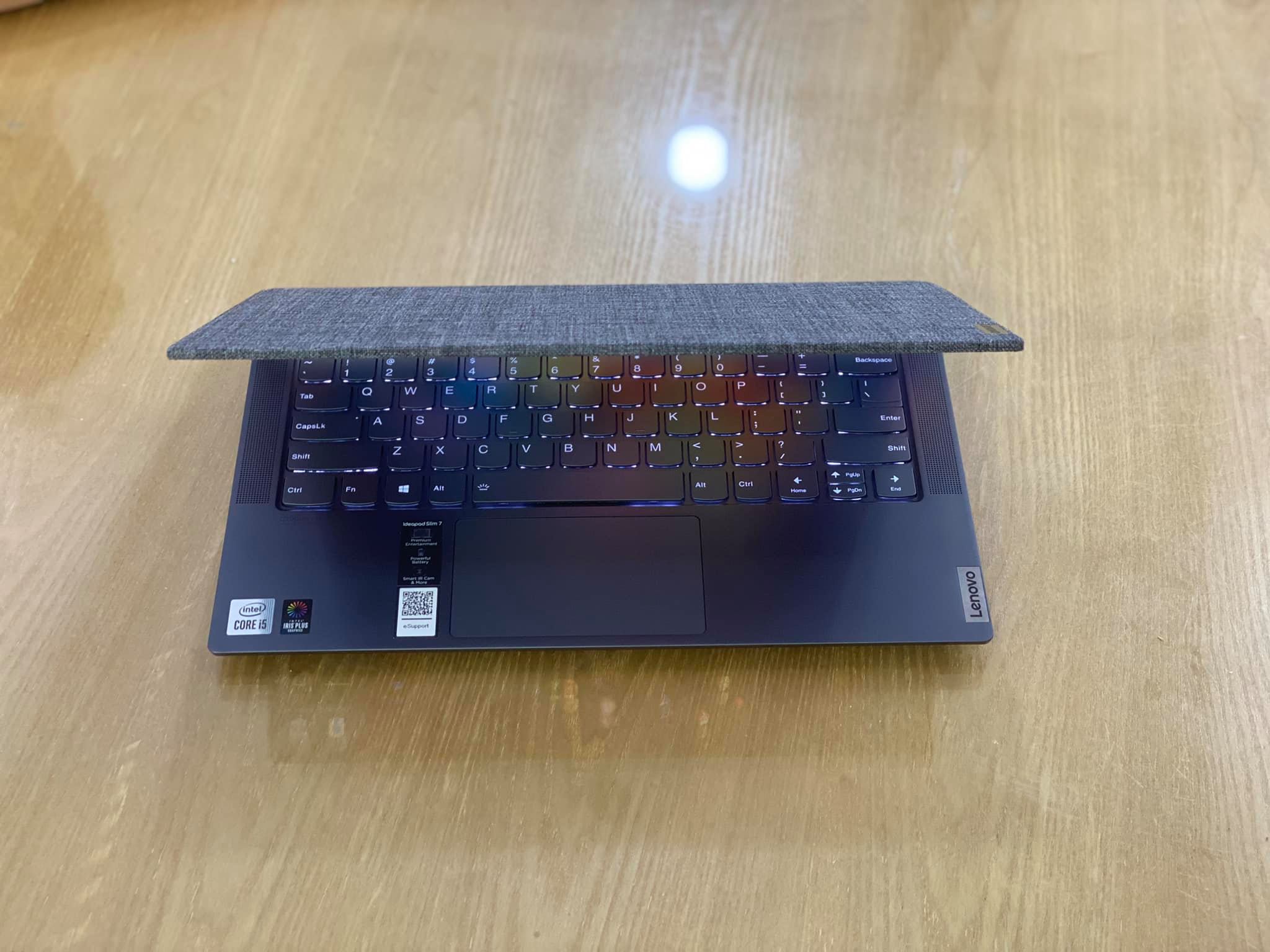 Laptop Lenovo IdeaPad Slim 7-8.jpeg